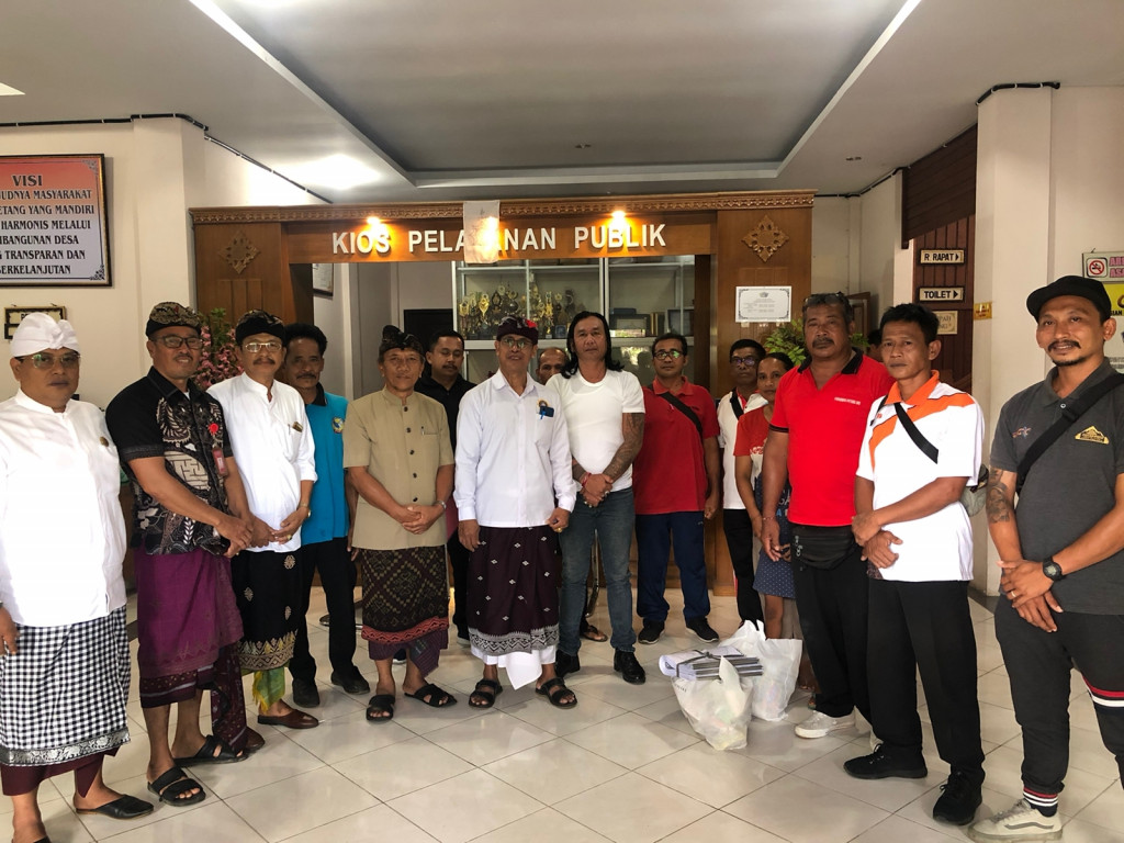 PHDI Provinsi Bali Memberikan Bantuan Kepada Penyandang Disabilitas di Desa Petang